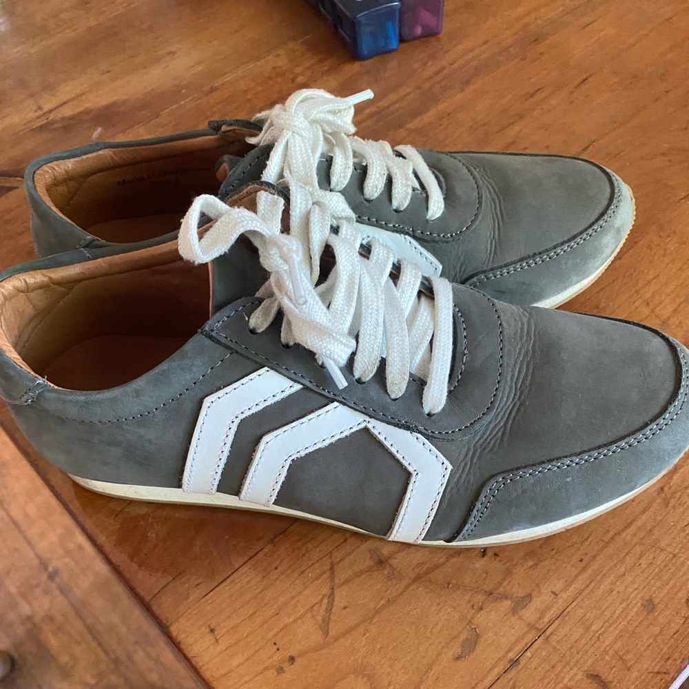 The Root Collective smoke Jessie sneaker - size 8 - TRC